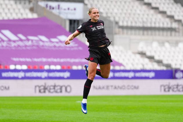 03 05 2026, xydrx, Women, Soccer, 1 Women Bundesliga, SGS Essen Bayer 04 Leverkusen, Season 2025 2026, Stadion an der Hafenstraße Goal celebration after the goal to 4 0 for Bayer 04 Leverkusen by scorer Cornelia Kramer Bayer 04 Leverkusen, 7 DFB regulations prohibit any use of photographs as image sequences and or quasi video Copyright: HMBxMedia YannisxDreimann