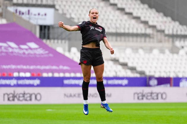 03 05 2026, xydrx, Women, Soccer, 1 Women Bundesliga, SGS Essen Bayer 04 Leverkusen, Season 2025 2026, Stadion an der Hafenstraße Goal celebration after the goal to 4 0 for Bayer 04 Leverkusen by scorer Cornelia Kramer Bayer 04 Leverkusen, 7 DFB regulations prohibit any use of photographs as image sequences and or quasi video Copyright: HMBxMedia YannisxDreimann