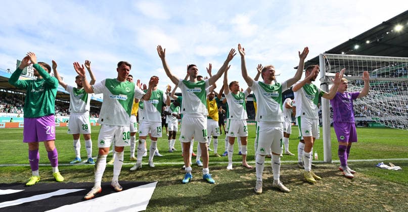 03 05 2026 Soccer Season 2025 2026 2 Soccer Bundesliga Derby Frankenderby 32 Matchday SpVgg Greuther Fürth Kleeblatt 1 FC Nürnberg FCN Club Sportfoto Zink xwoxzix DFL regulations prohibit any use of photographs as image sequences and or quasi video only for editorial use Mannschaft Team Fürth vor Greutherfürthfans Fans Fanblock Kleeblattfans nach Spielende