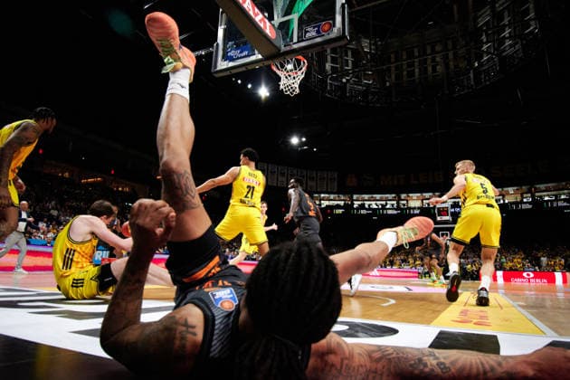 Nike Sibande Niners Chemnitz, 02 , stuerzt, GER, ALBA Berlin vs Chemnitz 99ers, Basketball Men, easy Credit BBL, Season 2025 2026, 32 Matchday, 03 05 2026 GER, ALBA Berlin vs Chemnitz 99ers, Basketball Men, easy Credit BBL, Season 2025 2026, 32 Matchday, 03 05 2026 Berlin Copyright: xClaudiusxRauch,xEibner-Pressefotox xClaudiusxRauchx EP_CRH