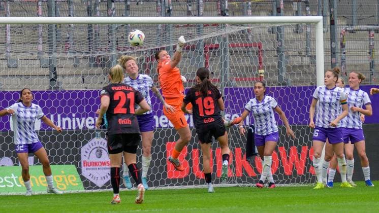 Essen SGS Essen vs Bayer 04 Leverkusen FOR EDITORIAL PURPOSES ONLY EDITORIAL USE ONLY p In the match SGS Essen white vs Bayer 04 Leverkusen black on Sunday, May 3, 2026, at the stadium on Hafenstrasse in Essen Leverkusen Copyright UwexErnst Copyright: UwexErnst doc85opgyk1ft3vcmm5vvm ,EDITORIAL USE ONLY Copyright: UwexErnst