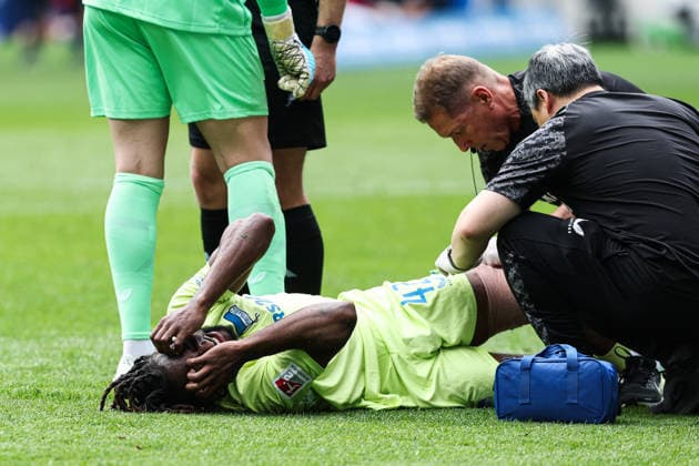Deyovaisio Zeefuik Hertha BSC Berlin,42 has to be substituted due to injury 2 Soccer Bundesliga Season 2025 2026 Point Match 1 FC Magdeburg vs Hertha BSC Berlin at the Avnet Arena in Magdeburg Action,Soccer,Man,Men,Germany,03 05 2026