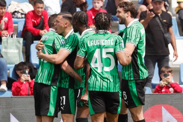 May 3, 2026, Reggio Emilia, REGGIO EMILIA: Sassuolo s Domenico Berardi jubilates with his teammates after scoring the goal during the Italian Serie A soccer match US Sassuolo vs AC Milan at Mapei Stadium in Reggio Emilia, Italy, 3 May 2026. ANSA SERENA CAMPANINI. Soccer: Serie A ; Sassuolo - Milan  - ZUMAa110 20260503_zaf_a110_016 Copyright: xSerenaxCampaninix