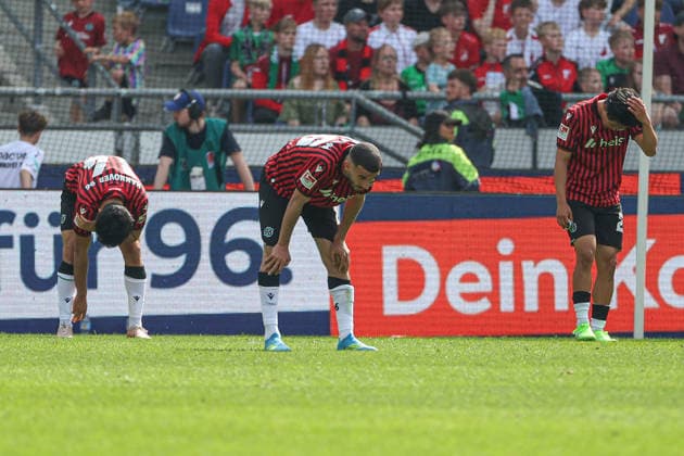 2 Bundesliga Hannover 96 SC Preußen Münster on 03 05 2026 at Heinz von Heiden Arena in Hannover Disappointed Hannover players, here Husseyn Chakroun Hannover 14 , Havard Nielsen Hannover 16 and Hayate Matsuda Hannover 27 MH