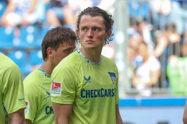 03 05 2026, xgox, Fußball 2 Bundesliga 1 FC Magdeburg Hertha BSC Berlin emspor, v l Fabian Reese Hertha, 11 enttaeuscht, schaut enttaeuscht, niedergeschlagen, disappointed DFL DFB REGULATIONS PROHIBIT ANY USE OF PHOTOGRAPHS as IMAGE SEQUENCES and or QUASI VIDEO Magdeburg