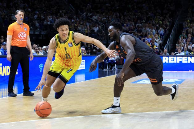 DEU, easyCredit BBL, ALBA vs Chemnitz, 03 05 2026, Uber Arena, Berlin, DEU, easyCredit BBL, ALBA vs Chemnitz, pictured Jack Kayil ALBA Berlin 7 , Amadou Sow Chemnitz 12 nordphotoxGmbHx xEngler nph00076