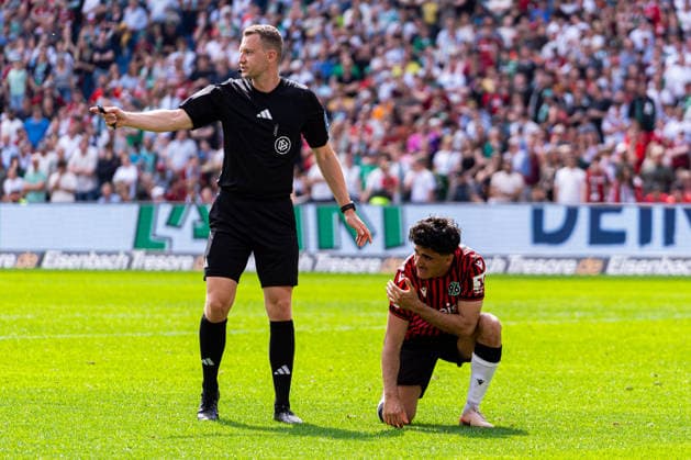 Hannover, Germany 03 May 2026 2 BL 2025 2026 Sp 32 Hannover 96 v Preußen Münster Pictured from left referee Florian Lechner and Husseyn Chakroun HAN violated DFL DFB regulations prohibit any use of photographs as image sequences and or quasi video Heinz von Heiden Arena Niedersachsen Copyright: xFotostandx xKruczynskix