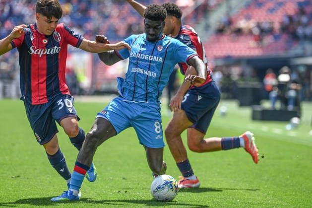 CALCIO - Serie A - Bologna FC vs Cagliari Calcio Adopo Michel (Cagliari Calcio) in action during Bologna FC vs Cagliari Calcio, Italian soccer Serie A match in Bologna, Italy, May 03 2026 Bologna Italy  Copyright: xIPAxSport ABACAx