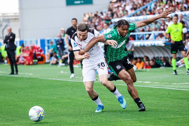 Armand Lauriente (Sassuolo) and Alexis Saelemaekers (Milan) during the italian soccer Serie A match US Sassuolo vs Ac Milan at Mapei Stadium in Reggio Emilia, Italy on May 03, 2026 during US Sassuolo vs AC Milan, Italian soccer Serie A match in Reggio Emilia, Italy, May 03 2026  Copyright: xLucaxDiliberto IPAxSportx xipa-agency.netx xx IPA_74406115 IPA_Agency_IPA74406115