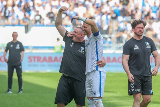 03 05 2026, xgox, Fußball 2 Bundesliga 1 FC Magdeburg Hertha BSC Berlin emspor, v l Heiko Horner und Dominik Reimann Magdeburg, 1 Jubel über den Sieg, Jubel nach Spielende DFL DFB REGULATIONS PROHIBIT ANY USE OF PHOTOGRAPHS as IMAGE SEQUENCES and or QUASI VIDEO Magdeburg