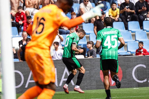Domenico Berardi (Sassuolo) celebrates after scoring the gol of 1-0 during the italian soccer Serie A match US Sassuolo vs Ac Milan at Mapei Stadium in Reggio Emilia, Italy on May 03, 2026 during US Sassuolo vs AC Milan, Italian soccer Serie A match in Reggio Emilia, Italy, May 03 2026  Copyright: xLucaxDiliberto IPAxSportx xipa-agency.netx xx IPA_74406161 IPA_Agency_IPA74406161