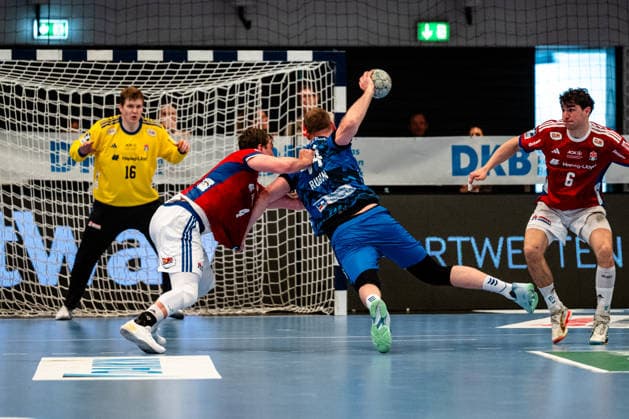 03 05 2026, xdobgx, Handball Daikin HBL, Handball Sport Verein Hamburg HSV TVB Stuttgart v l Andreas Magaard Handball Sport Verein Hamburg, 4 , Lenny Rubin TVB Stuttgart, 44 duel, duel, fight, tackle Hamburg