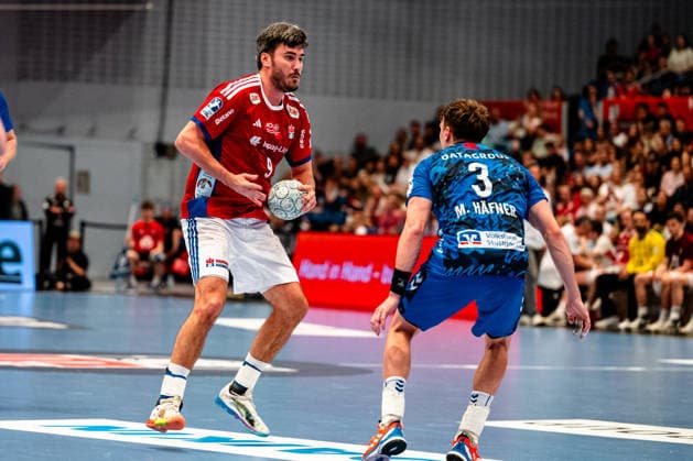 03 05 2026, xdobgx, Handball Daikin HBL, Handball Sport Verein Hamburg HSV TVB Stuttgart v l Jacob Lassen Handball Sport Verein Hamburg, 9 , Max Häfner TVB Stuttgart, 3 duel, duel, fight, tackle Hamburg
