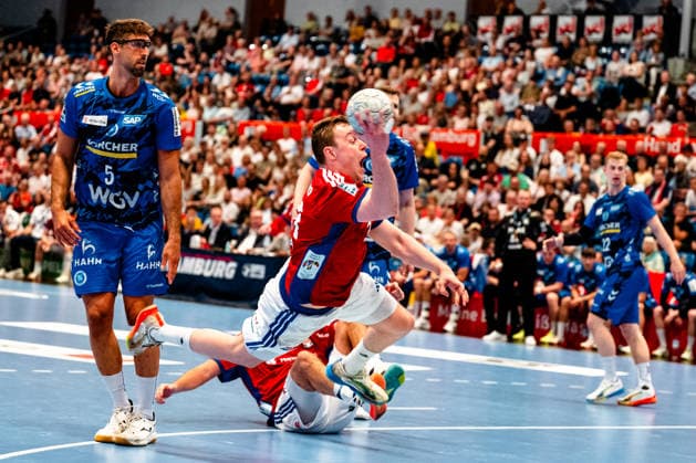 03 05 2026, xdobgx, Handball Daikin HBL, Handball Sport Verein Hamburg HSV TVB Stuttgart v l Moritz Sauter Handball Sport Verein Hamburg, 33 throwing, in action, throwing Hamburg