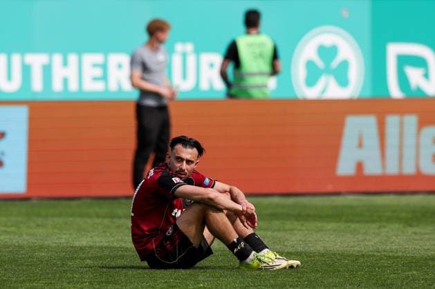 Disappointment, frustration at Berkay YÄ±lmaz 21 1FC Nuernberg after the end of the match, SpVgg Greuther Fuerth vs 1 FC Nuernberg, Football, Men, 2 Bundesliga, DFL, Season 2025 2026, Matchday 32, Second round, 03 05 2026 DFB regulations prohibit any use of photographs as image sequences and or quasi video Fuerth Bayern Germany Copyright: xkolbert-press MartinxAgüerax