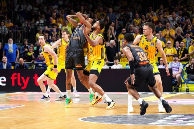 Kevin Yebo Niners Chemnitz, 00 , Norris Agbakoko Alba Berlin, 17 , GER, ALBA Berlin vs Chemnitz 99ers, Basketball Men, easy Credit BBL, Season 2025 2026, 32 Matchday, 03 05 2026 GER, ALBA Berlin vs Chemnitz 99ers, Basketball Men, easy Credit BBL, Season 2025 2026, 32 Matchday, 03 05 2026 Berlin Copyright: xClaudiusxRauch,xEibner-Pressefotox xClaudiusxRauchx EP_CRH