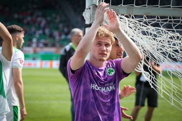 Silas Joel Pruefrock 43 Spvgg Greuther Fuerth thanks the fans, SpVgg Greuther Fuerth vs 1 FC Nuernberg, Football, Men, 2 Bundesliga, DFL, Saison 2025 2026, 32 Spieltag, Rueckrunde, 03 05 2026 DFB regulations prohibit any use of photographs as image sequences and or quasi video Fuerth Bayern Germany Copyright: xkolbert-press MartinxAgüerax