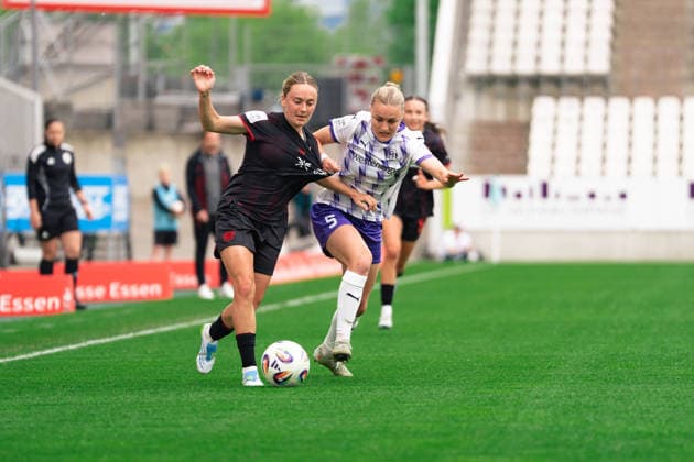 Essen, Germany 3th May 2026: Sofie Zdebel of Bayer 04 Leverkusen and Paula Flach of SGS Essen during the Google Pixel Frauen Bundesliga game between SGS Essen and Bayer 04 Leverkusen at Stadion an der Hafenstraße in Essen, Germany (Leonie Kiehl SPP) Copyright: xLeoniexKiehlx xSPPx Sportspressphoto_SPR140843