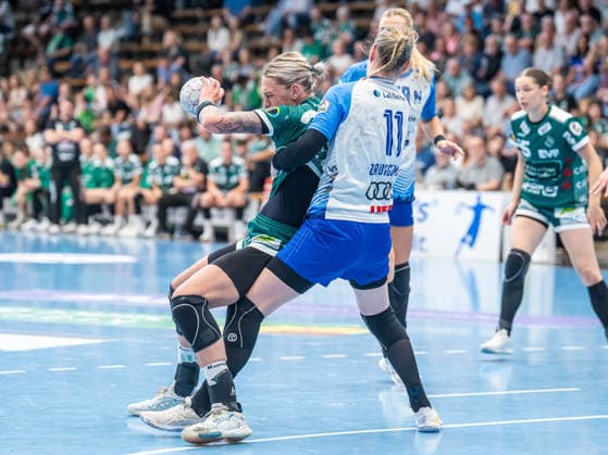 Luisa Schulze Frisch Auf Frauen, 33 ackert am Kreis gegen Annefleur Bruggeman Sport Union Neckarsulm, 11 , Frisch Auf Goeppingen vs Sport Union Neckarsulm, Handball, 1 Bundesliga, Spielzeit 2025 2026, 03 05 2026 Frisch Auf Goeppingen vs Sport Union Neckarsulm, Handball, 1 Bundesliga, Spielzeit 2025 2026, 03 05 2026 Goeppingen Copyright: xMichaelxSchmidt Eibner-Pressefotx EP_MST