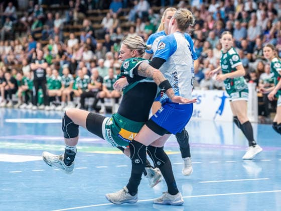Luisa Schulze Frisch Auf Frauen, 33 ackert am Kreis gegen Annefleur Bruggeman Sport Union Neckarsulm, 11 , Frisch Auf Goeppingen vs Sport Union Neckarsulm, Handball, 1 Bundesliga, Spielzeit 2025 2026, 03 05 2026 Frisch Auf Goeppingen vs Sport Union Neckarsulm, Handball, 1 Bundesliga, Spielzeit 2025 2026, 03 05 2026 Goeppingen Copyright: xMichaelxSchmidt Eibner-Pressefotx EP_MST