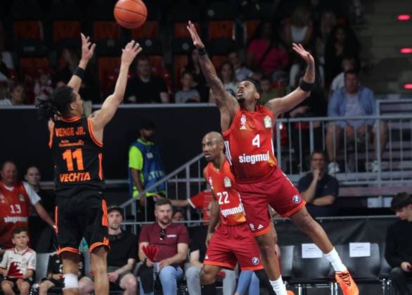 Bayerns 4 Xavier RATHAN MAYES vs Vechtas 11 VERGE Basketball Bayern Vechta Bundesliga, FC Bayern Basketball SC Rasta Vechta, 32 Matchday, Season 2025 2026, 3 05 2026, in Munich, B M W P A R K, Germany Source Copyright Credit Oryk HAIST xBASKETBALL-BAYERN-VECHTAx