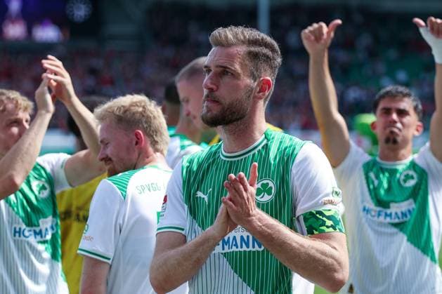 Dennis Srbeny 7 Spvgg Greuther Fuerth thanks the fans, SpVgg Greuther Fuerth vs 1 FC Nuernberg, Football, Men, 2 Bundesliga, DFL, Season 2025 2026, 32 Matchday, Second round, 03 05 2026 DFB regulations prohibit any use of photographs as image sequences and or quasi video Fuerth Bayern Germany Copyright: xkolbert-press MartinxAgüerax