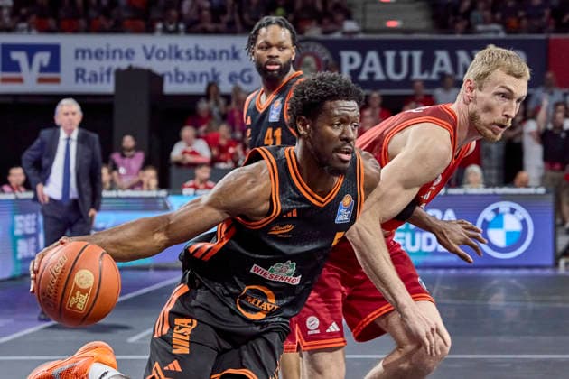 Deutsche Basketball Bundesliga (BBL), FC Bayern München Basketball vs RASTA Vechta, München FC Bayern Basketball, Vechta RASTA, 2026-05-03 in München (BMW Park) BAMBA TJ (RASTA Vechta Shooting Guard (SG) Nr5-VEC5), GIFFEY Niels (FC Bayern München Basketball Small Forward (SF) Nr5-FCBB5) sportworld München BMW Park Bayern Deutschland *** German Basketball Bundesliga BBL , FC Bayern Munich Basketball vs RASTA Vechta, Munich FC Bayern Basketball, Vechta RASTA, 2026 05 03 in Munich BMW Park BAMBA TJ RASTA Vechta Shooting Guard SG Nr5 VEC5 , GIFFEY Niels FC Bayern Munich Basketball Small Forward SF Nr5 FCBB5 sportworld Munich BMW Park Bayern Germany