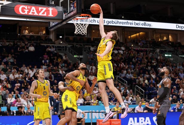 Moses Wood on the ball moves to the basket duel Game scene Action Sport Basketball BBL Bundesliga Men 32 Matchday Season 2025 2026 03 05 2026 ALBA Berlin vs Niners Chemnitz 99ers
