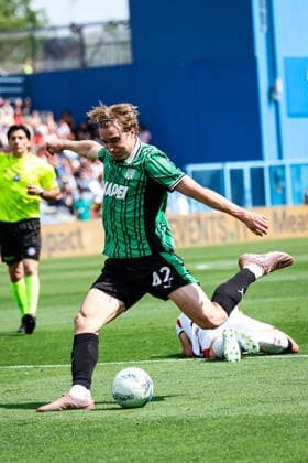 Kristian Thorstvedt (Sassuolo) during the italian soccer Serie A match US Sassuolo vs Ac Milan at Mapei Stadium in Reggio Emilia, Italy on May 03, 2026 during US Sassuolo vs AC Milan, Italian soccer Serie A match in Reggio Emilia, Italy, May 03 2026  Copyright: xLucaxDiliberto IPAxSportx xipa-agency.netx xx IPA_74406094 IPA_Agency_IPA74406094
