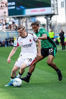 Armand Lauriente (Sassuolo) and Alexis Saelemaekers (Milan) during the italian soccer Serie A match US Sassuolo vs Ac Milan at Mapei Stadium in Reggio Emilia, Italy on May 03, 2026 during US Sassuolo vs AC Milan, Italian soccer Serie A match in Reggio Emilia, Italy, May 03 2026  Copyright: xLucaxDiliberto IPAxSportx xipa-agency.netx xx IPA_74406113 IPA_Agency_IPA74406113