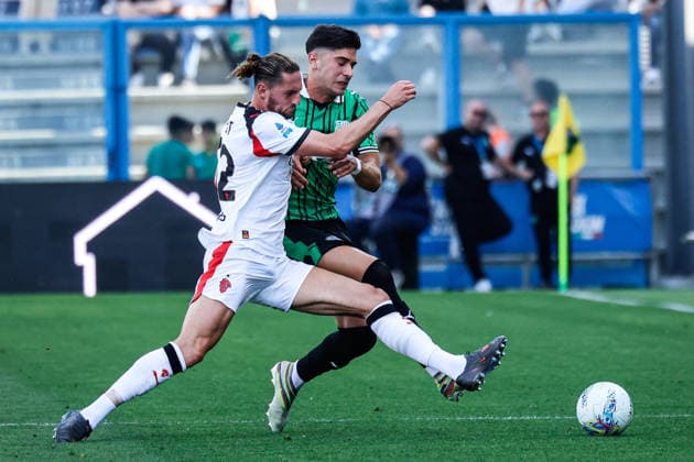 Cristian Volpato (Sassuolo) and Adrien Rabiot (Milan) during the italian soccer Serie A match US Sassuolo vs Ac Milan at Mapei Stadium in Reggio Emilia, Italy on May 03, 2026 during US Sassuolo vs AC Milan, Italian soccer Serie A match in Reggio Emilia, Italy, May 03 2026  Copyright: xLucaxDiliberto IPAxSportx xipa-agency.netx xx IPA_74406940 IPA_Agency_IPA74406940