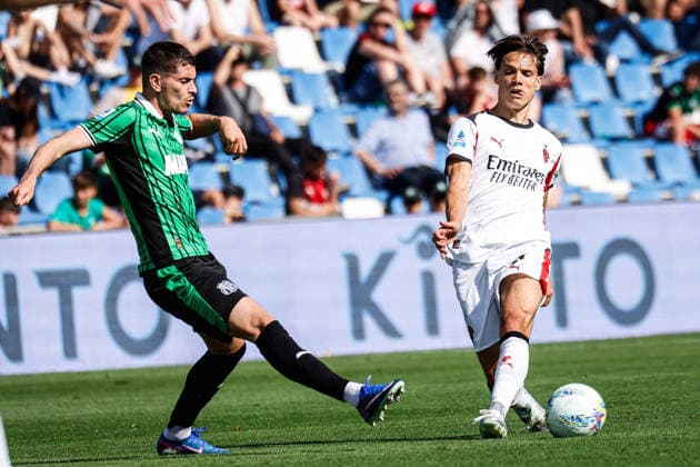 Samuele Ricci (Milan) and Luca Lipani (Sassuolo) during the italian soccer Serie A match US Sassuolo vs Ac Milan at Mapei Stadium in Reggio Emilia, Italy on May 03, 2026 during US Sassuolo vs AC Milan, Italian soccer Serie A match in Reggio Emilia, Italy, May 03 2026  Copyright: xLucaxDiliberto IPAxSportx xipa-agency.netx xx IPA_74406948 IPA_Agency_IPA74406948