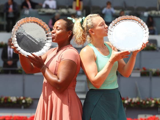 Alberto Simon Taylor Townsend and Katerina Siniakova pose with the winners trophies, during the trophy presentation ceremony of the women doubles final of the Mutua Madrid Open tennis tournament at the Caja Magica, in Madrid on May 3, 2026 Copyright: xALBERTOxSIMONx AgenciaxLOFx