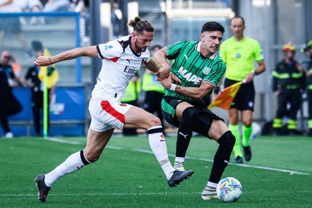 Cristian Volpato (Sassuolo) and Adrien Rabiot (Milan) during the italian soccer Serie A match US Sassuolo vs Ac Milan at Mapei Stadium in Reggio Emilia, Italy on May 03, 2026 during US Sassuolo vs AC Milan, Italian soccer Serie A match in Reggio Emilia, Italy, May 03 2026  Copyright: xLucaxDiliberto IPAxSportx xipa-agency.netx xx IPA_74406916 IPA_Agency_IPA74406916