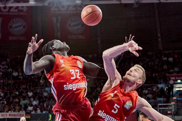 Deutsche Basketball Bundesliga (BBL), FC Bayern München Basketball vs RASTA Vechta, München FC Bayern Basketball, Vechta RASTA, 2026-05-03 in München (BMW Park) GABRIEL Wenyen (FC Bayern München Basketball Center (C) Nr32-FCBB32), GIFFEY Niels (FC Bayern München Basketball Small Forward (SF) Nr5-FCBB5) sportworld München BMW Park Bayern Deutschland *** German Basketball Bundesliga BBL , FC Bayern Munich Basketball vs RASTA Vechta, Munich FC Bayern Basketball, Vechta RASTA, 2026 05 03 in Munich BMW Park GABRIEL Wenyen FC Bayern Munich Basketball Center C Nr32 FCBB32 , GIFFEY Niels FC Bayern Munich Basketball Small Forward SF Nr5 FCBB5 sportworld Munich BMW Park Bayern Germany