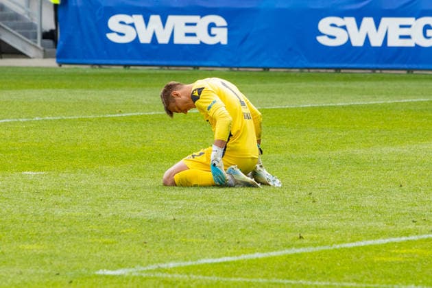 03 05 26 Karlsruher SC SV Darmstadt Germany, Darmstadt, 03 05 26, Football, 2 Bundesliga, Karlsruher SC SV Darmstadt Hans Christian Bernat Karlsruher SC , Disappointment