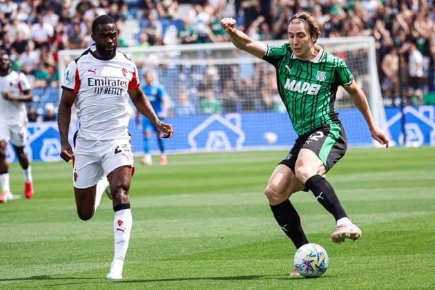 CALCIO - Serie A - US Sassuolo vs AC Milan Kristian Thorstvedt (Sassuolo) and Fikayo Tomori (Milan) during the italian soccer Serie A match US Sassuolo vs Ac Milan at Mapei Stadium in Reggio Emilia, Italy on May 03, 2026 during US Sassuolo vs AC Milan, Italian soccer Serie A match in Reggio Emilia, Italy, May 03 2026 Reggio Emilia Italy  Copyright: xIPAxSport ABACAx