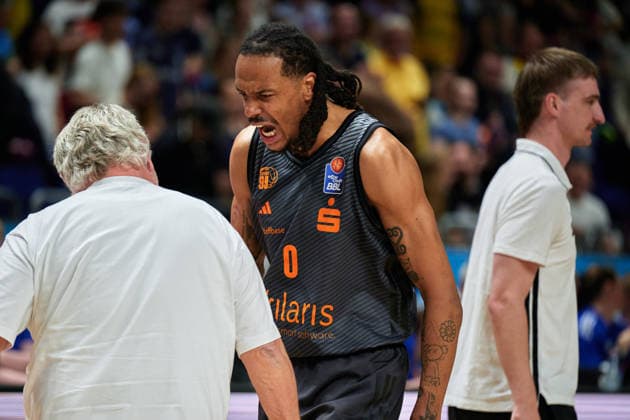 Chemnitz 99ers celebrate victory, Kevin Yebo Niners Chemnitz, 00 , GER, ALBA Berlin vs Chemnitz 99ers, Basketball Men, easy Credit BBL, Season 2025 2026, 32 Matchday, 03 05 2026 GER, ALBA Berlin vs Chemnitz 99ers, Basketball Men, easy Credit BBL, Season 2025 2026, 32 Matchday, 03 05 2026 Berlin Copyright: xClaudiusxRauch,xEibner-Pressefotox xClaudiusxRauchx EP_CRH