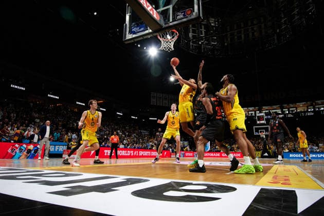 Anton Nufer Alba Berlin, 19 , Eric Washington Niners Chemnitz, 33 , GER, ALBA Berlin vs Chemnitz 99ers, Basketball Men, easy Credit BBL, Season 2025 2026, 32 Matchday, 03 05 2026 GER, ALBA Berlin vs Chemnitz 99ers, Basketball Men, easy Credit BBL, Season 2025 2026, 32 Matchday, 03 05 2026 Berlin Copyright: xClaudiusxRauch,xEibner-Pressefotox xClaudiusxRauchx EP_CRH