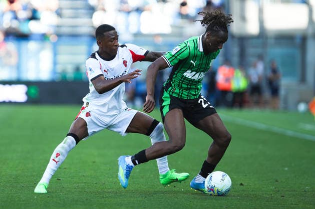 Pervis Estupinan of AC Milan challenges Woyo Coulibaly of US Sassuolo Calcio during the serie A match between US Sassuolo Calcio and AC Milan at Mapei stadium - Citta del Tricolore in Reggio Emilia (Italy), May 3, 2026. massimilianoxcarnabuci