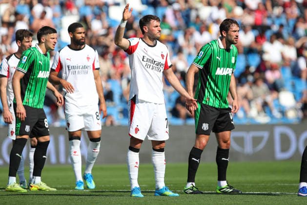 Santiago Gimenez of AC Milan gestures during the serie A match between US Sassuolo Calcio and AC Milan at Mapei stadium - Citta del Tricolore in Reggio Emilia (Italy), May 3, 2026. massimilianoxcarnabuci