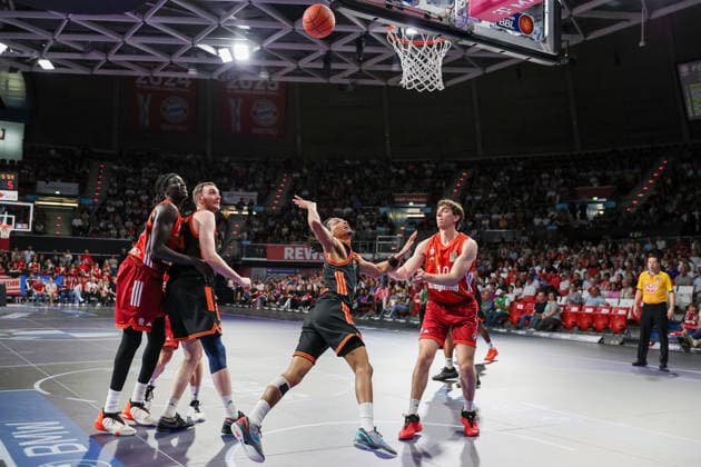 Alonzo Verge Jr RASTA Vechta, 11 with Justinian Jessup FC Bayern Basketball, 10 , GER, FC Bayern Basketball vs Rasta Vechta, Basketball, easycredit Basketball Bundesliga, 32 Matchday, Season 2025 2026, 03 05 2026, GER, FC Bayern Basketball vs Rasta Vechta, Basketball, easycredit Basketball Bundesliga, 32 Matchday, Season 2025 2026, 03 05 2026 Munich Copyright: xEibner-Pressefoto JennixMaulx EP_JML