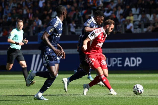 FOOTBALL : Paris FC Vs Brest - Ligue 1 - 03 05 2026 Lucas Tousart (Brest) Vs Marshall Munetsi (Paris FC) - Moustapha Mbow (Paris FC) ParisFrance  Copyright: xMichaelxBaucherx