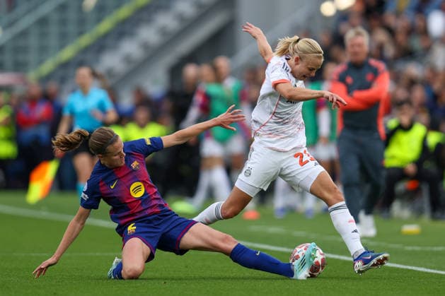 BARCELONA, SPAIN, MAY 3: Pernille Harder (21 Bayern Munich) receives pressure from Irene Paredes (2 FC Barcelona, Barca during the UEFA Womens Champions League match between FC Barcelona and Bayern Munich at Spotify Camp Nou on May 3rd, 2026 in Barcelona, Spain (Photo by Alexander Canillas Sports Press Photo)  Copyright: xAlexanderxCanillas SPPx Sportspressphoto_SPR140928