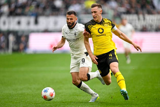 v. li. im Zweikampf Franck Honorat (Moenchengladbach 9) Nico Schlotterbeck (Dortmund 4) 03.05.2026 ¢ Fussball ¢ Borussia Moenchengladbach vs Borussia Dortmund, Borussia-Park, Moenchengladbach, DFB DFL REGULATIONS PROHIBIT ANY USE OF PHOTOGRAPHS AS IMAGE SEQUENCES AND OR QUASI-VIDEO *** from left in duel Franck Honorat Moenchengladbach 9 Nico Schlotterbeck Dortmund 4 03 05 2026 ¢ Football ¢ Borussia Moenchengladbach vs Borussia Dortmund, Borussia Park, Moenchengladbach, DFB DFL REGULATIONS PROHIBIT ANY USE OF PHOTOGRAPHS AS IMAGE SEQUENCES AND OR QUASI VIDEO Copyright: xpepphotox xHorstxMauelshagenx pep00321, pep_20260503_hm_350658