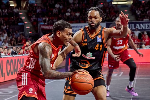 German Basketball Bundesliga BBL , FC Bayern Munich Basketball vs RASTA Vechta, Munich FC Bayern Basketball, Vechta RASTA, 2026 05 03 in Munich BMW Park RATHAN MAYES Xavier FC Bayern Munich Basketball Shooting Guard SG Nr4 FCBB4 , PANDI Lloyd RASTA Vechta Small Forward SF Nr41 VEC41 sportworld Munich BMW Park Bayern Germany