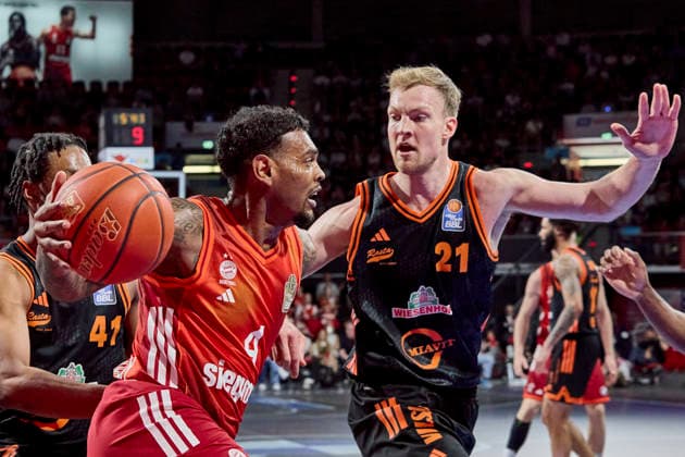 German Basketball Bundesliga BBL , FC Bayern Munich Basketball vs RASTA Vechta, Munich FC Bayern Basketball, Vechta RASTA, 2026 05 03 in Munich BMW Park RATHAN MAYES Xavier FC Bayern Munich Basketball Shooting Guard SG Nr4 FCBB4 , THIEMANN Lars RASTA Vechta Center C Nr21 VEC21 sportworld Munich BMW Park Bayern Germany