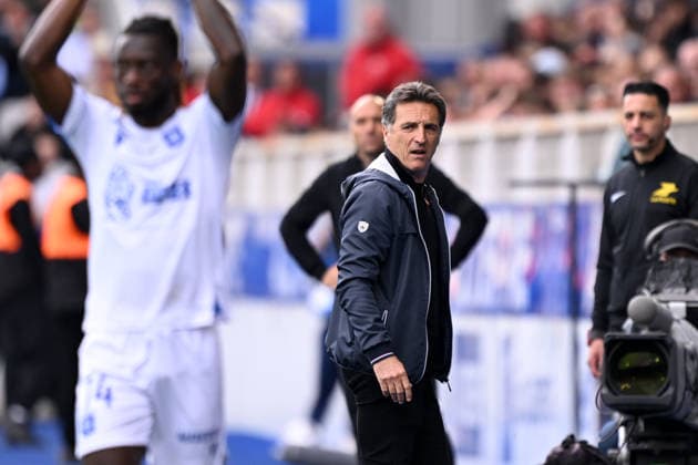 AJ Auxerre v Angers SCO - Ligue 1 McDonald s 2025 2026 Christophe PELISSIER (Entraineur Auxerre AJA) during the Ligue 1 McDonald s match between Auxerre and Angers at Stade Abbe Deschamps on May 3, 2026 in Auxerre, France. Auxerre France  Copyright: xFEPx 776348374