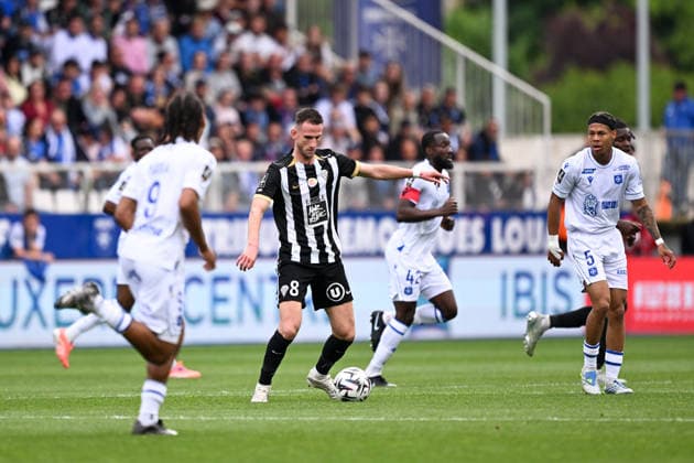 AJ Auxerre v Angers SCO - Ligue 1 McDonald s 2025 2026 05 Kevin DANOIS (aja) - 08 Branco VAN DEN BOOMEN (sco) during the Ligue 1 McDonald s match between Auxerre and Angers at Stade Abbe Deschamps on May 3, 2026 in Auxerre, France. Auxerre France  Copyright: xFEPx 776348374