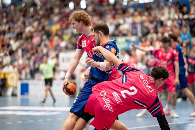 Tobias Heinzelmann HBW Balingen Weilstetten, 28 , trapped, in front Luca Krist TSV Bayer Dormagen, 02 , HBW Balingen Weilstetten vs TSV Bayer Dormagen, Handball, 2 Bundesliga, Matchday 30, Season 2025 2026, 03 05 2026, Eibner Pressefoto Andreas Ulmer HBW Balingen Weilstetten vs TSV Bayer Dormagen, Handball, 2 Bundesliga, Matchday 30, Season 2025 2026, 03 05 2026, Balingen Copyright: xEibner-Pressefoto AndreasxUlmerx EP_AUR